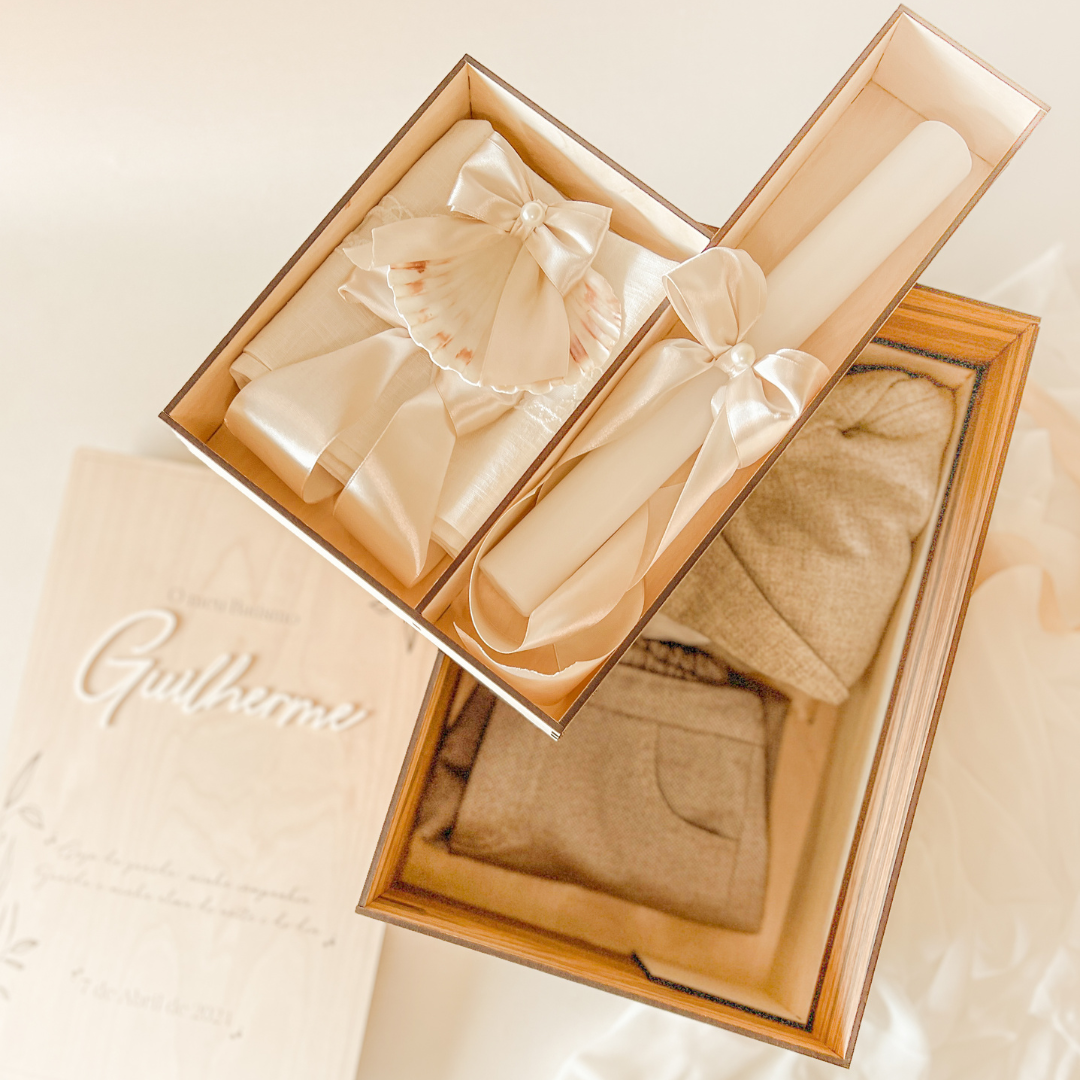 Caixa Personalizada de Recordação de Batizado com Divisória para Roupa
