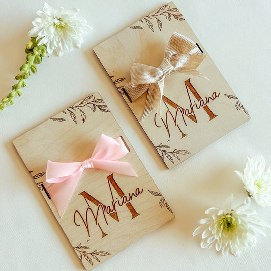 Convite de Batizado em Madeira com Laço (Frente e Verso)