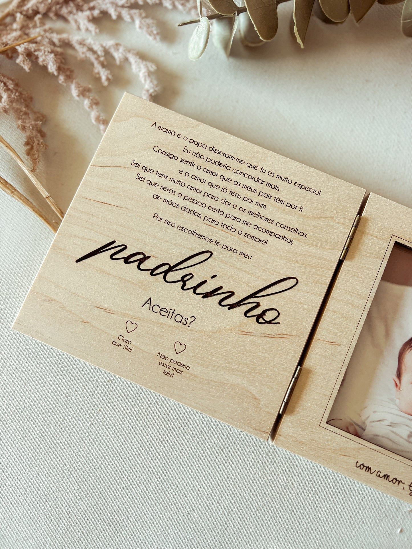 Convite para Padrinho de Batizado em Moldura-Livro Quadrada com Nome e Fotografia