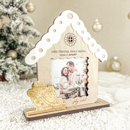 Moldura Casa com Trenó Família 10x10cm