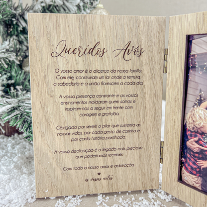 Moldura Livro em Madeira com Árvore e Corações Dourados – Prenda de Natal Personalizada para Avós