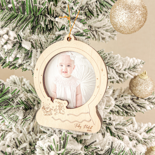 Ornamento Globo Fotográfico “Feliz Natal 2025” (10,5x8,5cm)