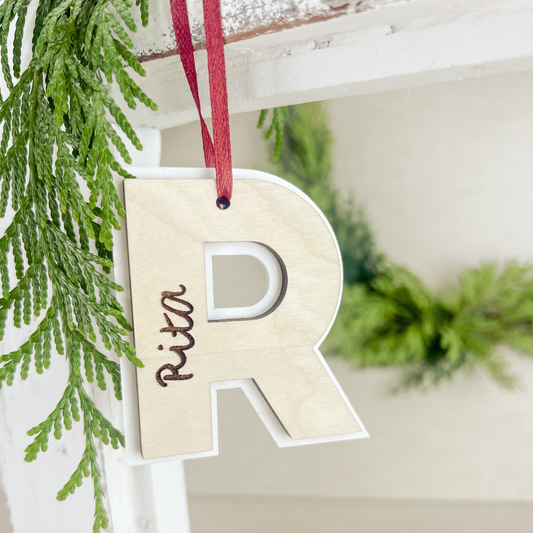 Ornamento Personalizado em Bétula e Acrílico Branco – Nome