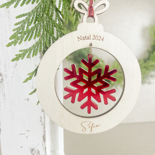 Ornamento Nome – Bétula com Acrílico Vermelho