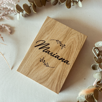 Convite para Madrinha de Batizado em Moldura-Livro com Nome ou Inicial Floral