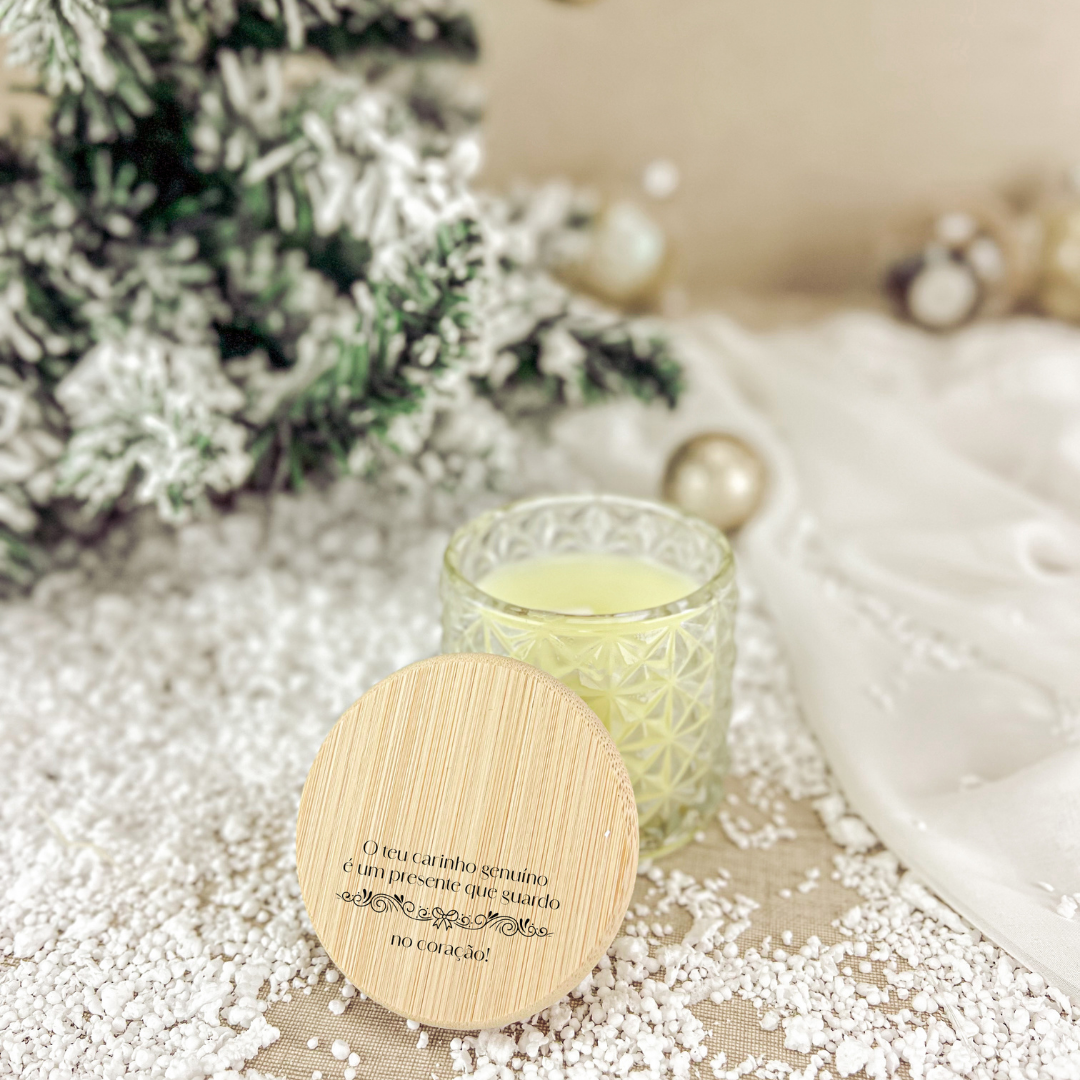 Vela Detalhada em Vidro com Tampa Personalizada
